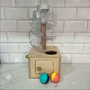 LOVEVERY Slide and Seek Ball Run